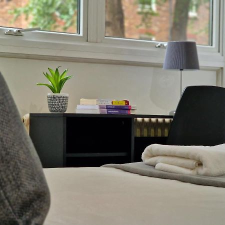 2 Bedrooms Flat In Great Location! Londres Extérieur photo