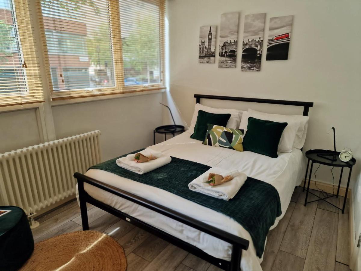 2 Bedrooms Flat In Great Location! Londres Extérieur photo