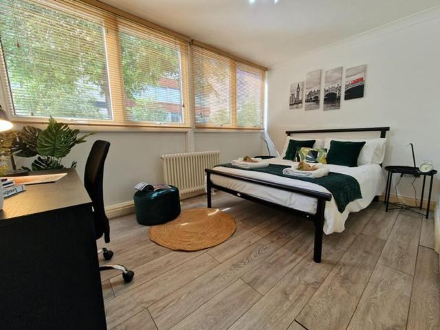 2 Bedrooms Flat In Great Location! Londres Extérieur photo
