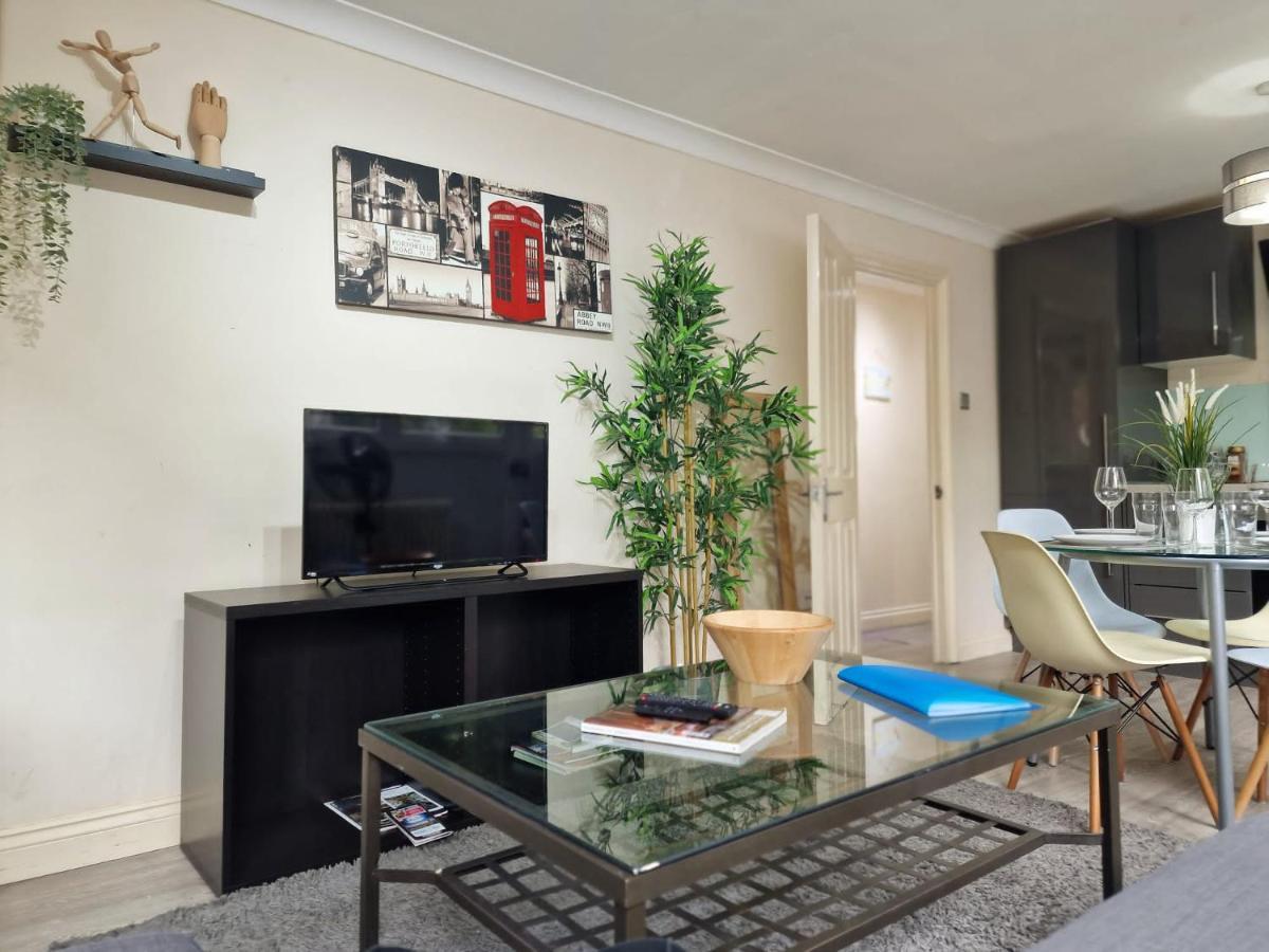 2 Bedrooms Flat In Great Location! Londres Extérieur photo